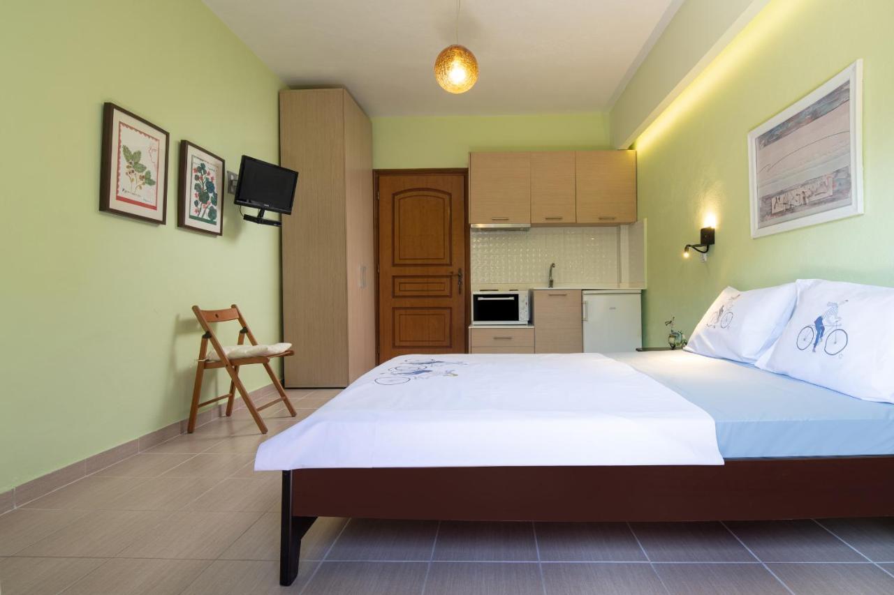 Niriides Hotel Porto Koufo Exterior photo