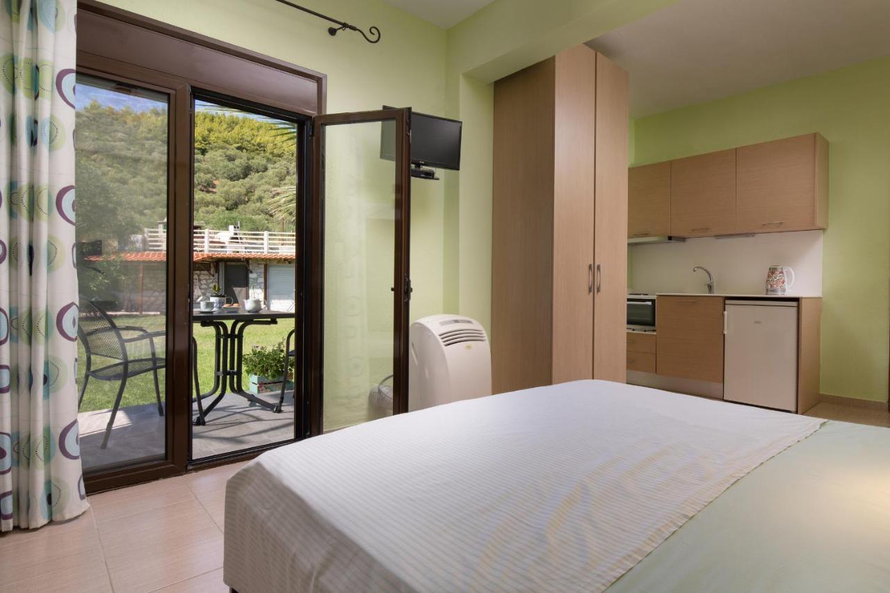 Niriides Hotel Porto Koufo Exterior photo